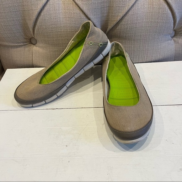 Crocs Khaki & Stucco Flats Size 7 - Picture 1 of 10
